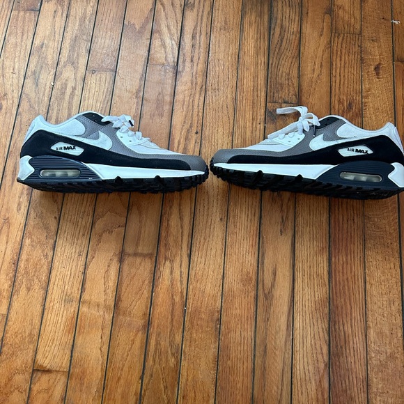 Nike Air Max Sneakers in Black and White - Picture 4 of 7